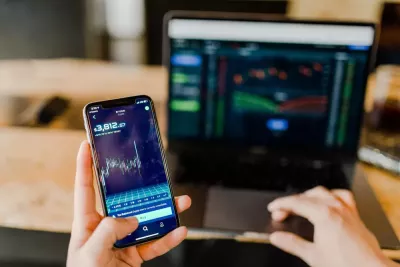 investidor smartphone