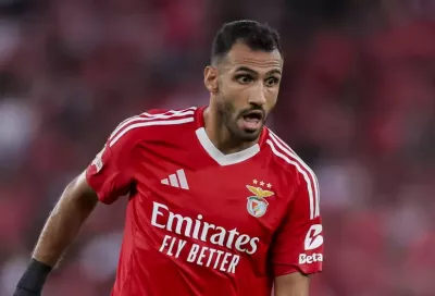 Pavlidis a jogar pelo Benfica