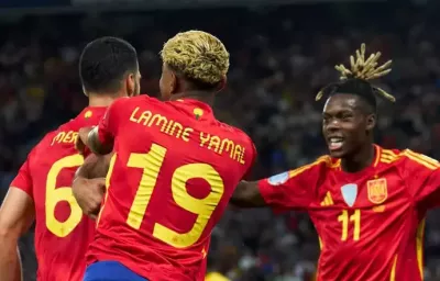 Seleção espanhola a celebrar contra França na Liga das Nações 2025