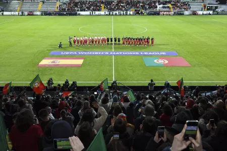 Imagem que mostra Espanha e Portugal na Liga das Nações Feminina