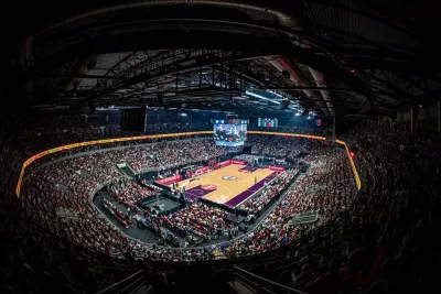 Fotografia de jogo de basquetebol na Arena Riga